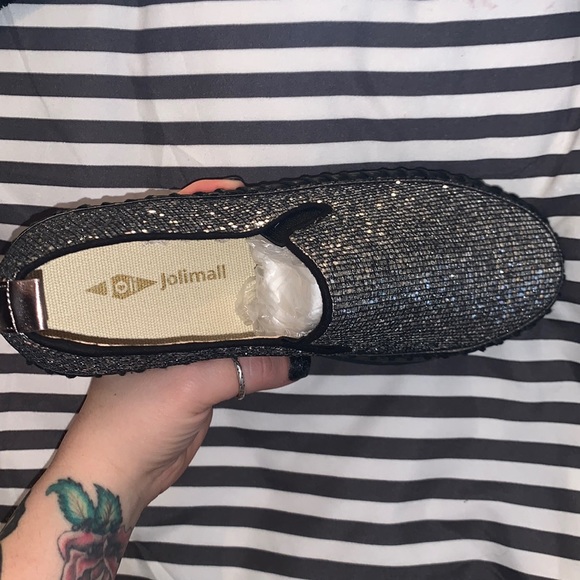 Cute little slip on shoes - Picture 3 of 3